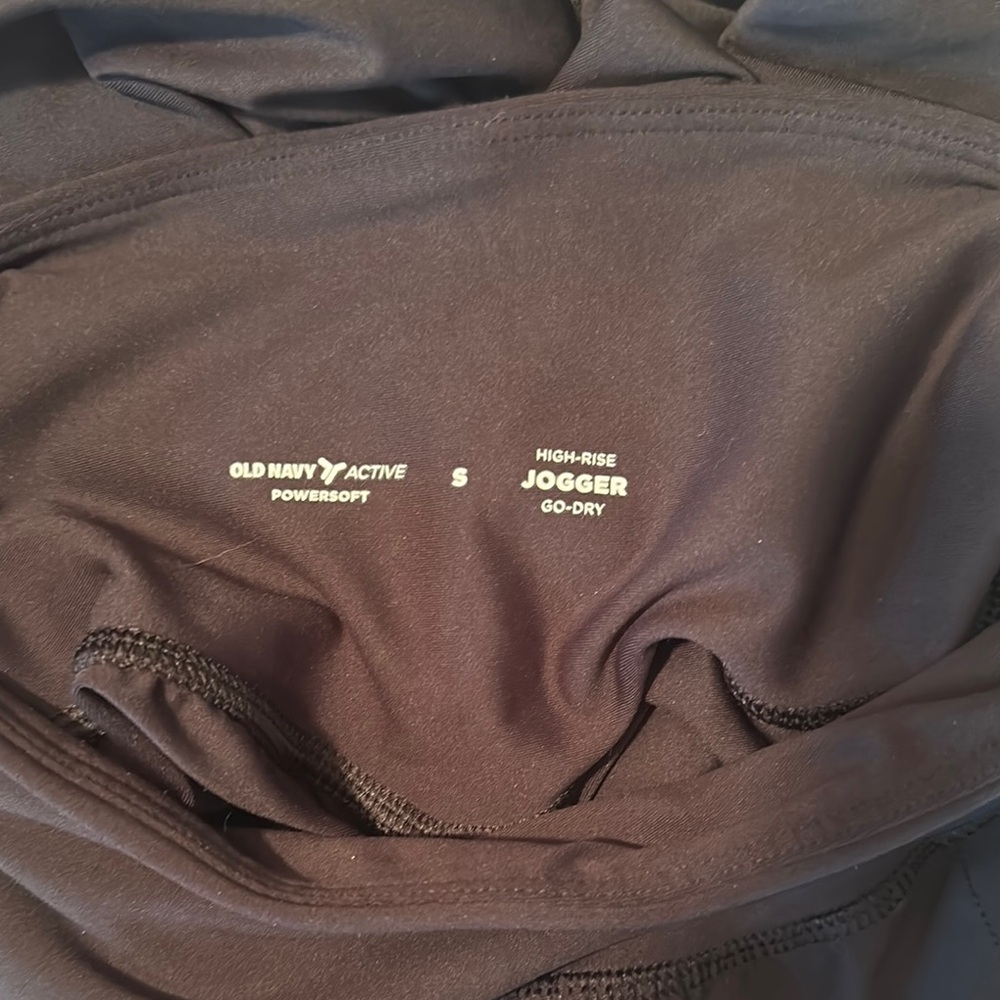 Old Navy Active Powersoft Jogger in Black